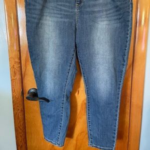 Levi’s signature modern skinny crop
